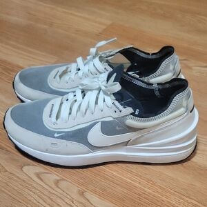 Stylish Men's Nike Sneakers in Gray and White